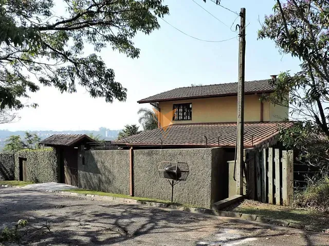Casa com 959m² 3 quartos e 3 banheiros, à venda, no bairro Terras do Madeira em Carapicuíba