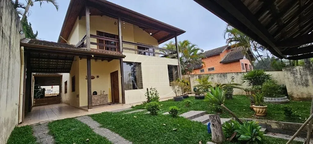 Casa, 3 quartos, 244 m² - Foto 1