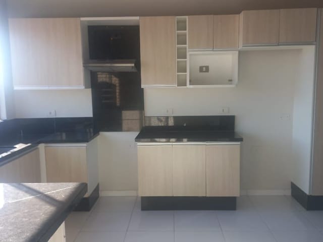 Casa com 150m² 2 quartos e 1 banheiro, à venda, no bairro Heimtal em Londrina