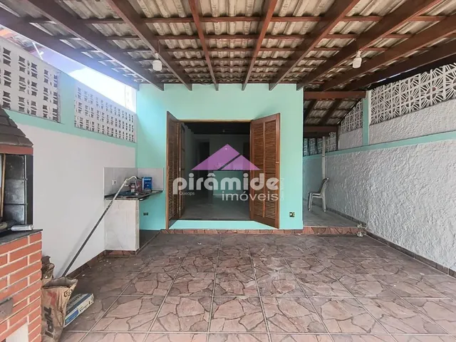 Casa com 160m² 2 quartos e 2 banheiros, à venda, no bairro Jardim Tarumãs em Caraguatatuba