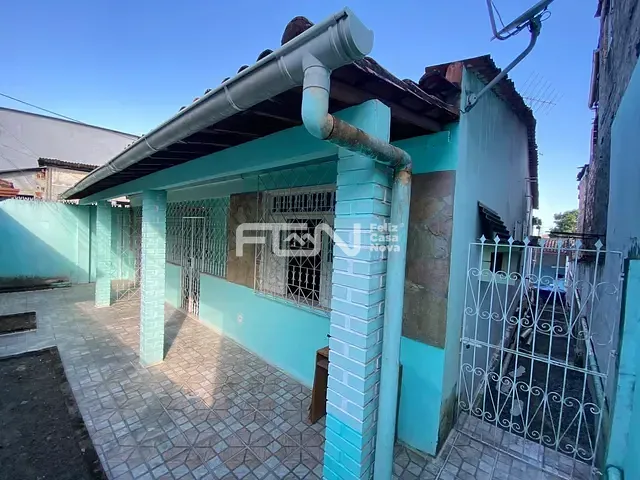 Casa com 300m² 3 quartos e 3 banheiros, à venda ou para alugar, no bairro Alto da Cruz em Camaçari