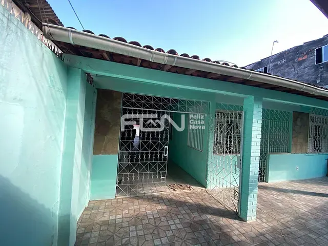 Casa com 300m² 3 quartos e 3 banheiros, à venda ou para alugar, no bairro Alto da Cruz em Camaçari