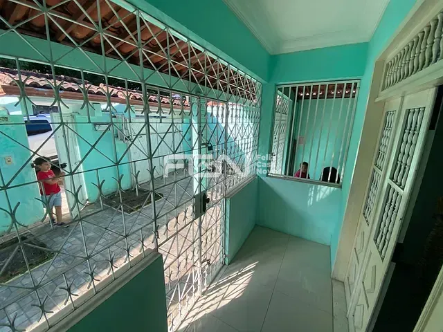 Casa com 300m² 3 quartos e 3 banheiros, à venda ou para alugar, no bairro Alto da Cruz em Camaçari