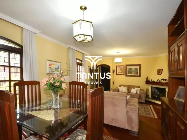 Casa com 495m² 5 quartos e 3 banheiros, à venda, no bairro Bacacheri em Curitiba