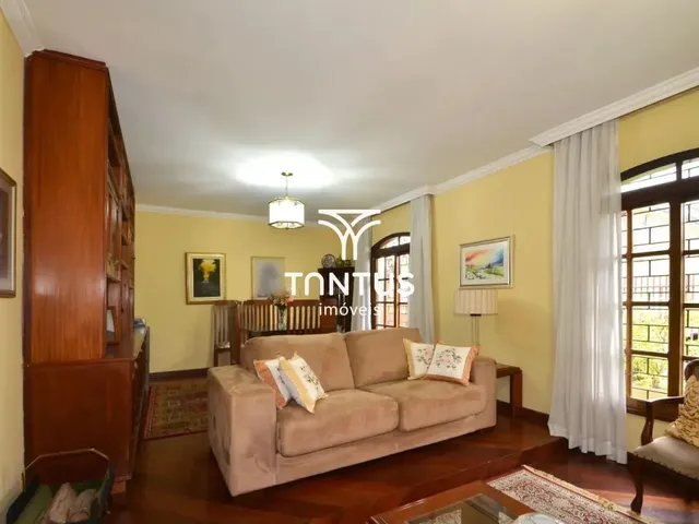 Casa com 495m² 5 quartos e 3 banheiros, à venda, no bairro Bacacheri em Curitiba