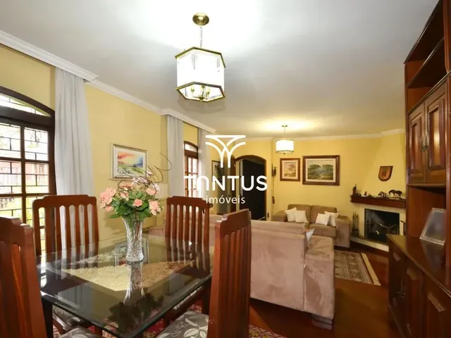 Casa com 495m² 5 quartos e 3 banheiros, à venda, no bairro Bacacheri em Curitiba