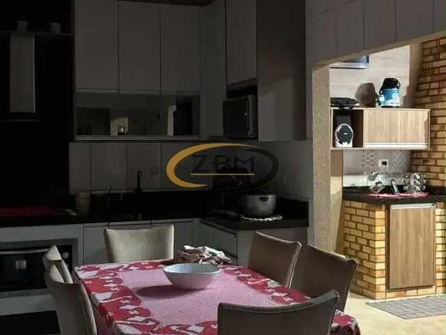 Casa com 230m² 3 quartos e 2 banheiros, à venda, no bairro Vila Filipin em Londrina