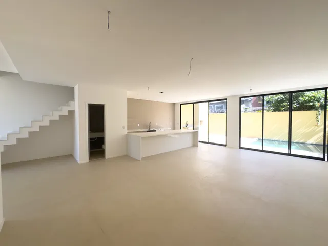 Casa com 305m² 4 quartos e 6 banheiros, à venda, no bairro Recreio dos Bandeirantes em Rio de Janeiro