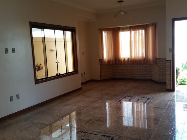 Casa com 270m² 3 quartos e 3 banheiros, para alugar, no bairro Glória em Macaé