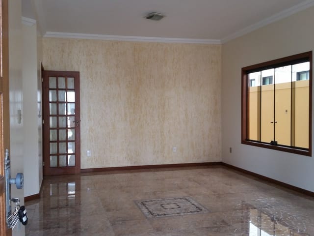 Casa com 270m² 3 quartos e 3 banheiros, para alugar, no bairro Glória em Macaé