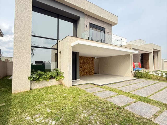 Casa com 220m² 3 quartos e 5 banheiros, à venda, no bairro Jardim Carvalho em Ponta Grossa