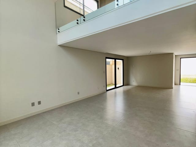 Casa com 220m² 3 quartos e 5 banheiros, à venda, no bairro Jardim Carvalho em Ponta Grossa