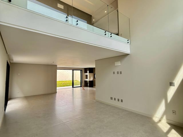 Casa com 220m² 3 quartos e 5 banheiros, à venda, no bairro Jardim Carvalho em Ponta Grossa