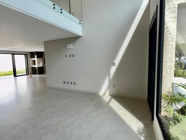 Casa com 220m² 3 quartos e 5 banheiros, à venda, no bairro Jardim Carvalho em Ponta Grossa
