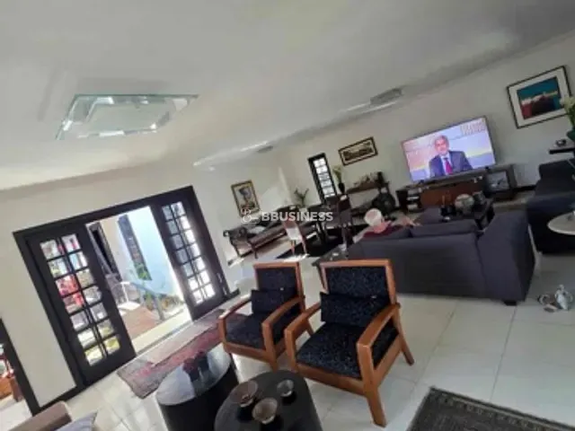 Casa com 680m² 4 quartos e 5 banheiros, à venda, no bairro Centro em Campos dos Goytacazes
