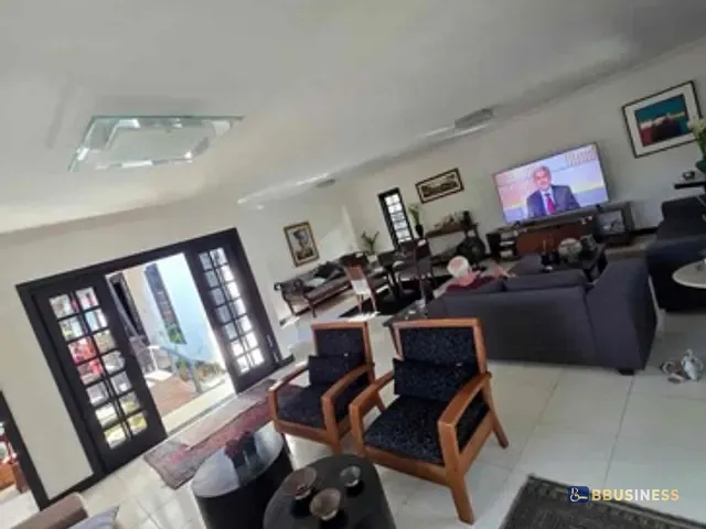 Casa com 680m² 4 quartos e 5 banheiros, à venda, no bairro Centro em Campos dos Goytacazes