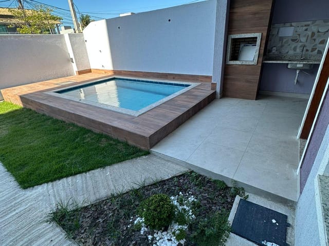 Casa 3 quartos e 2 banheiros, à venda, no bairro Village Rio das Ostras em Rio das Ostras