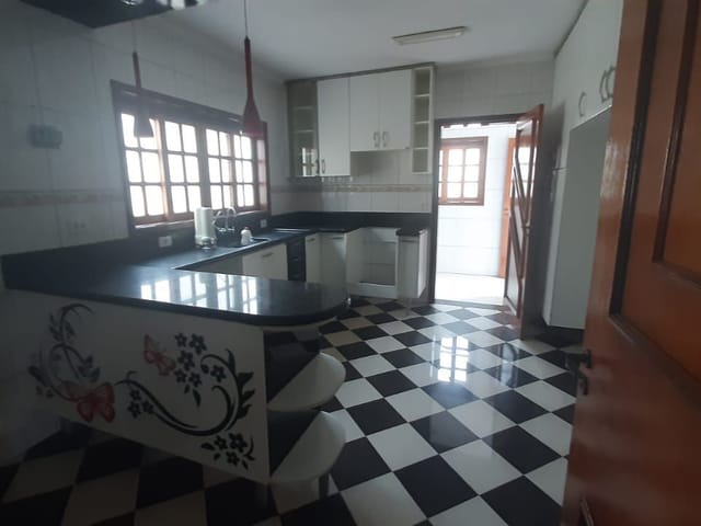 Casa com 250m² 3 quartos e 5 banheiros, à venda, no bairro Urbanova em São José dos Campos