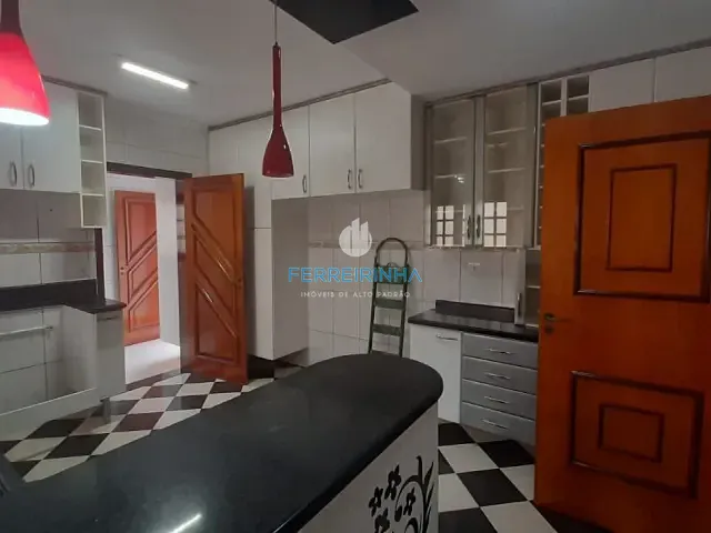 Casa com 250m² 3 quartos e 5 banheiros, à venda, no bairro Urbanova em São José dos Campos