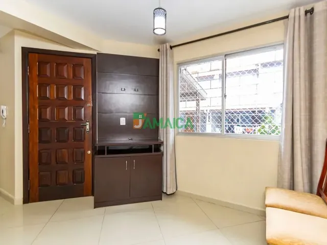 Casa com 90m² 3 quartos e 4 banheiros, para alugar, no bairro Uberaba em Curitiba