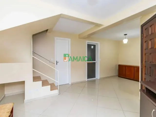 Sobrado com 90m² 3 quartos e 2 banheiros, para alugar, no bairro Uberaba em Curitiba