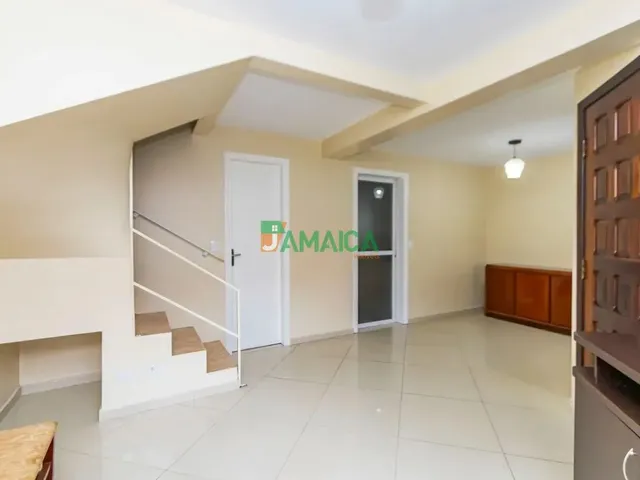 Casa com 80m² 3 quartos e 4 banheiros, para alugar, no bairro Uberaba em Curitiba