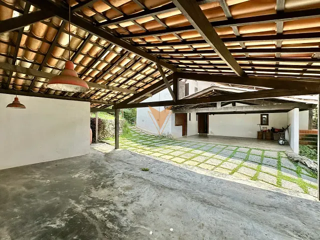 Casa 3 quartos e 4 banheiros, à venda, no bairro Golf Gardens em Carapicuíba