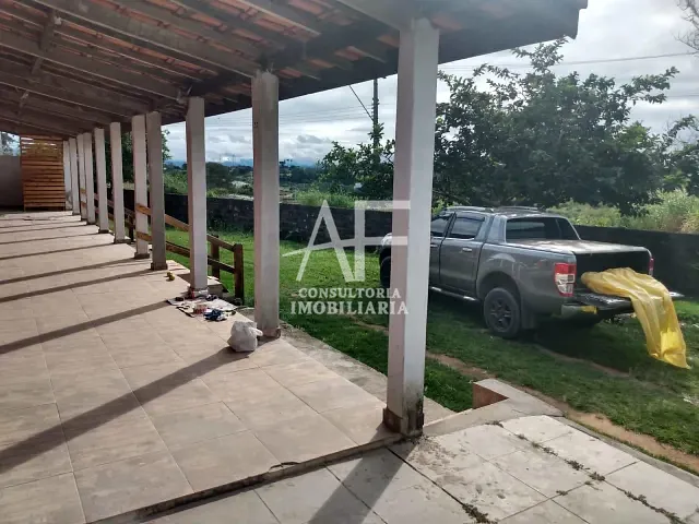 Casa com 440m² 2 quartos e 2 banheiros, à venda ou para alugar, no bairro Jardim Santa Tereza em Taubaté