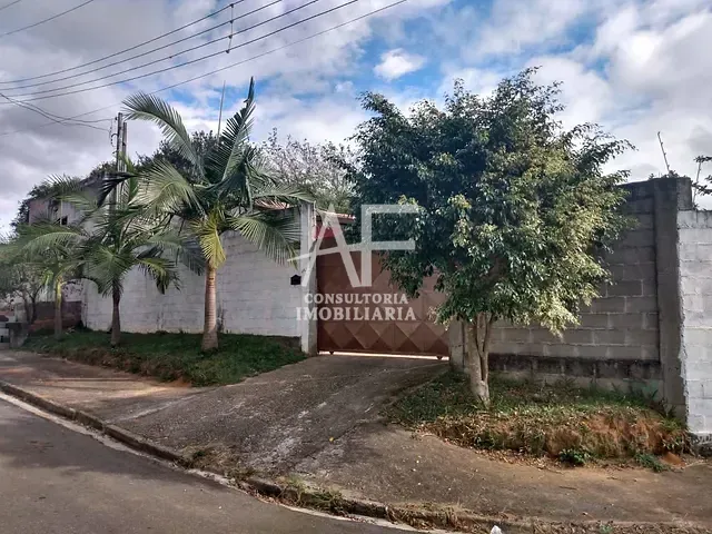 Casa com 440m² 2 quartos e 2 banheiros, à venda ou para alugar, no bairro Jardim Santa Tereza em Taubaté