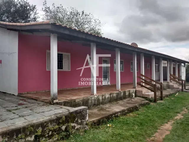 Casa com 440m² 2 quartos e 2 banheiros, à venda ou para alugar, no bairro Jardim Santa Tereza em Taubaté
