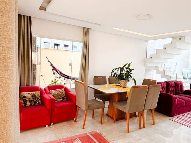 Casa com 300m² 4 quartos e 3 banheiros, à venda, no bairro Lagoa em Macaé