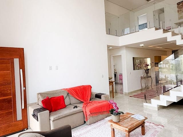 Casa com 300m² 4 quartos e 3 banheiros, à venda, no bairro Lagoa em Macaé