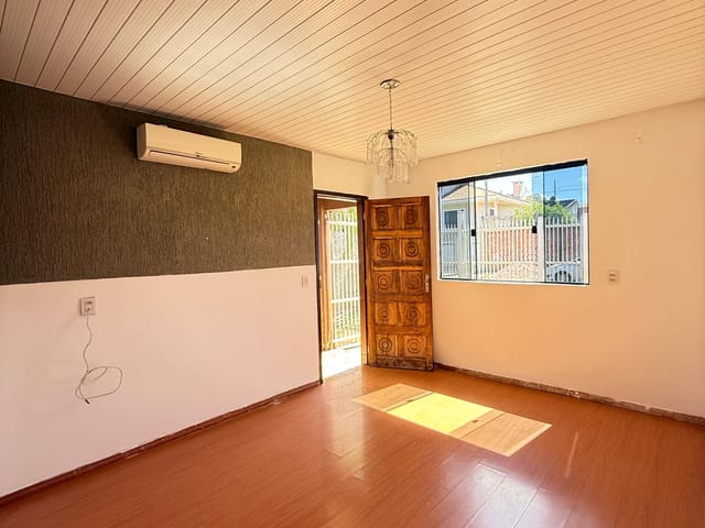 Casa com 130m² 4 quartos e 2 banheiros, à venda, no bairro Oficinas em Ponta Grossa