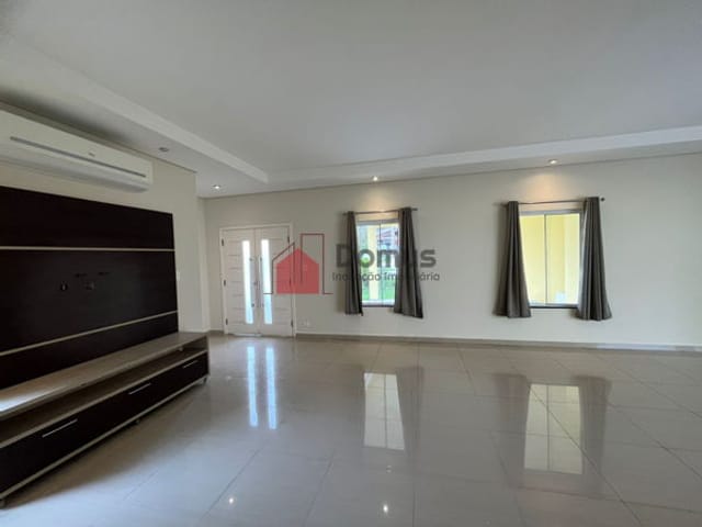 Casa com 519m² 3 quartos e 4 banheiros, à venda, no bairro Socorro em Pindamonhangaba