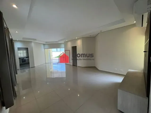 Casa com 519m² 3 quartos e 4 banheiros, à venda, no bairro Socorro em Pindamonhangaba