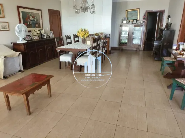 Casa com 900m² 4 quartos e 3 banheiros, à venda ou para alugar, no bairro Fátima I em Pouso Alegre