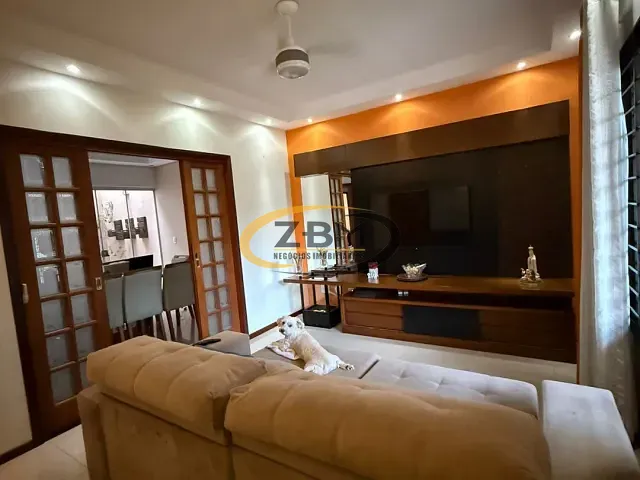 Casa com 320m² 4 quartos e 3 banheiros, à venda, no bairro Veraliz em Londrina