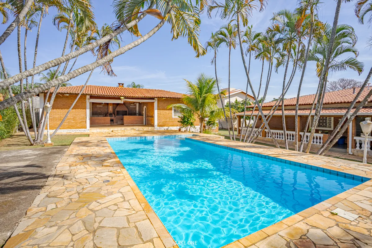 Casa no condomínio Residencial Shangrilá para venda com 3 quartos, sendo 1 suíte, 476m²