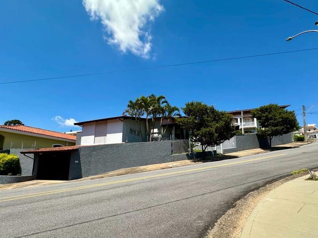 Casa com 728m² 4 quartos e 5 banheiros, à venda, no bairro Jardim América em Bragança Paulista