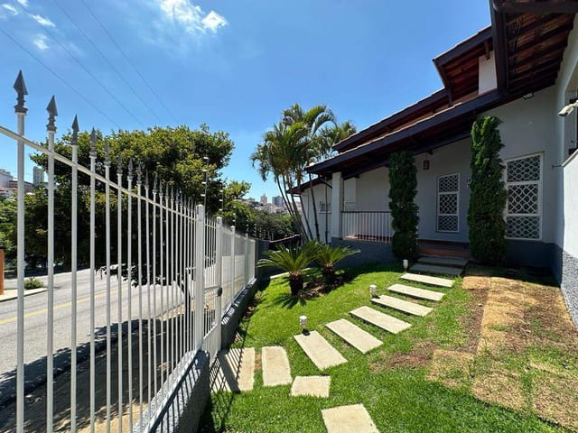 Casa com 728m² 4 quartos e 5 banheiros, à venda, no bairro Jardim América em Bragança Paulista