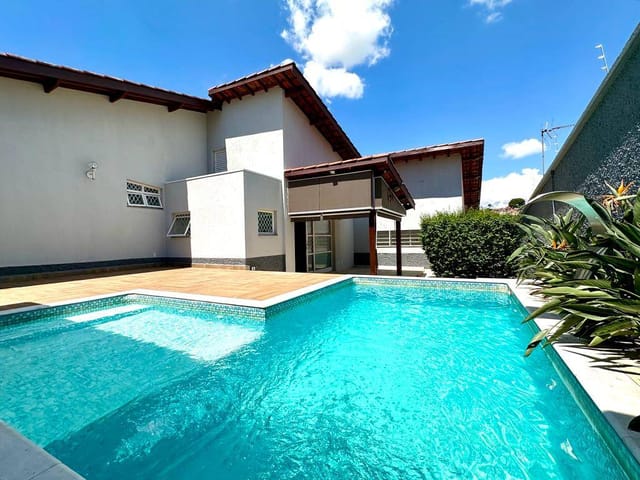 Casa com 728m² 4 quartos e 5 banheiros, à venda, no bairro Jardim América em Bragança Paulista