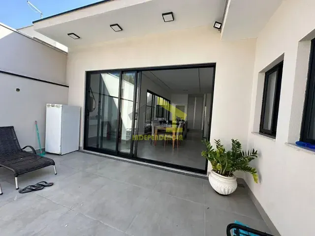 Casa com 260m², à venda, no bairro Parque do Varvito em Itu