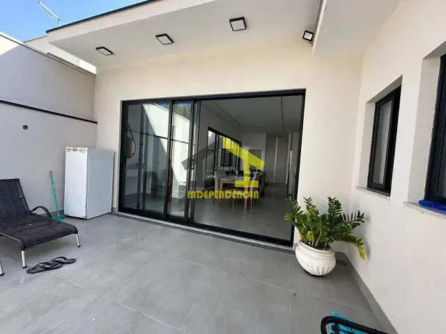 Casa com 260m², à venda, no bairro Parque do Varvito em Itu