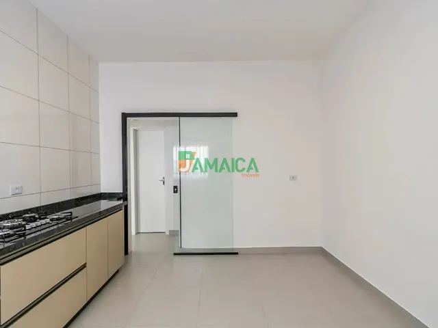 Casa com 200m² 4 quartos e 5 banheiros, para alugar, no bairro GUABIROTUBA em Curitiba