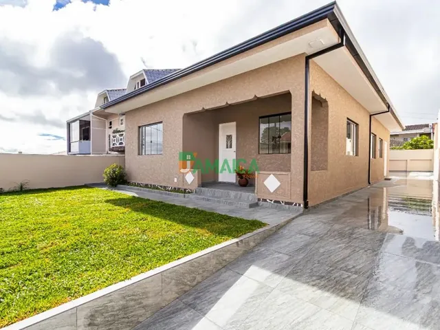 Casa com 200m² 4 quartos e 5 banheiros, para alugar, no bairro GUABIROTUBA em Curitiba