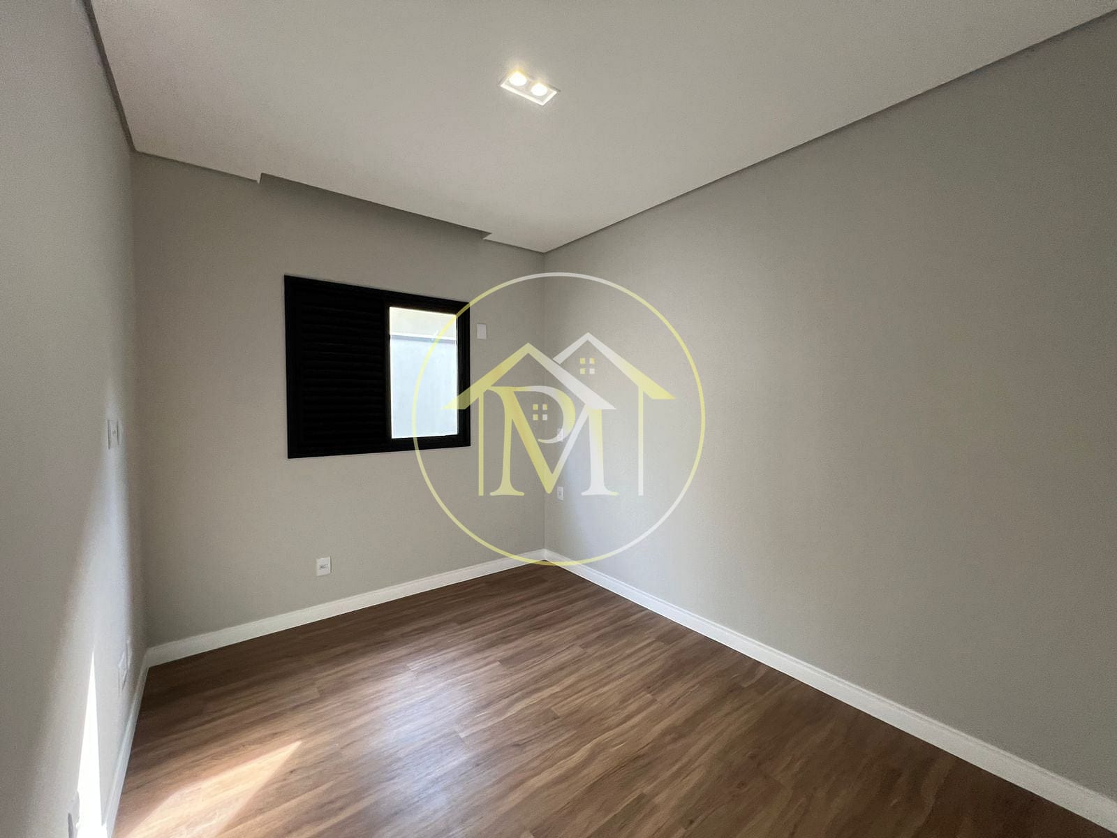 Casa à venda com 3 quartos, 200m² - Foto 2