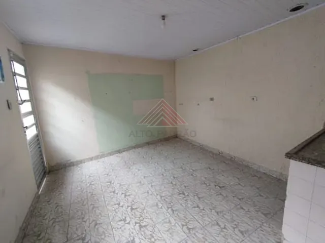 Casa com 285m² 4 quartos e 2 banheiros, para alugar, no bairro Matriz em Mauá