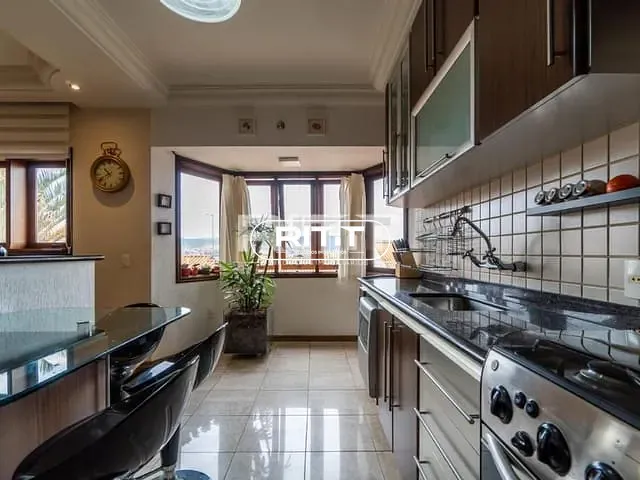 Casa com 350m² 4 quartos e 2 banheiros, à venda, no bairro Chácaras Alpina em Valinhos
