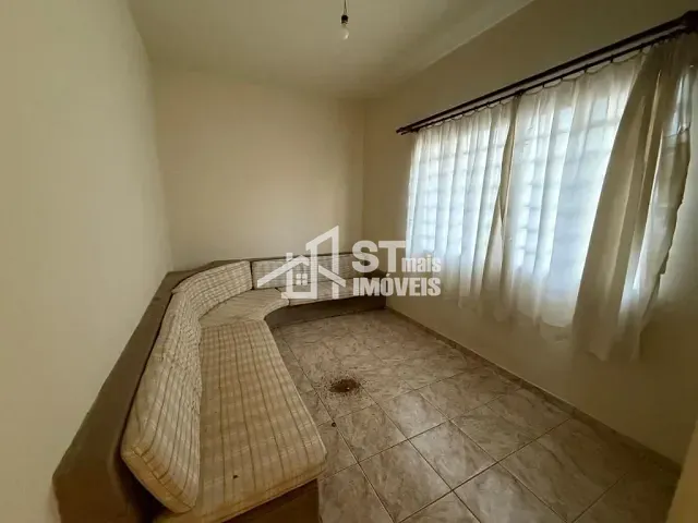 Casa com 400m² 4 quartos e 2 banheiros, para alugar, no bairro Centro em Andradas