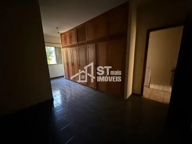 Casa com 400m² 4 quartos e 2 banheiros, para alugar, no bairro Centro em Andradas